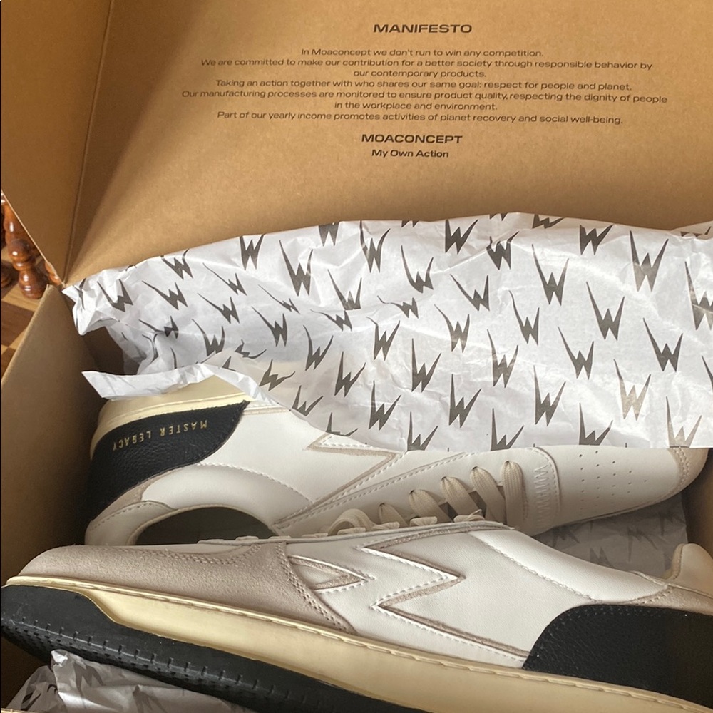 From Italy, Leather Sneakers - Picture 2 of 9